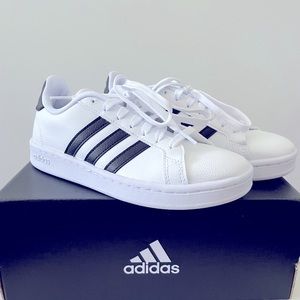 NWT ADIDAS GRAND COURT F36483 black/white size 5 1/2 Y